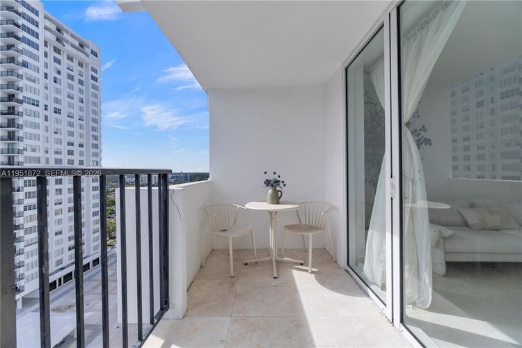 Commodore Plaza - Century #1414 image #30