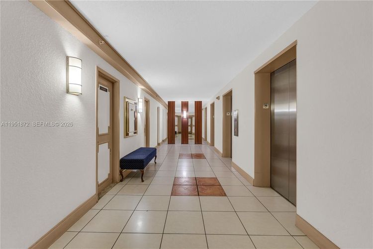 Commodore Plaza - Century #1414 image #31