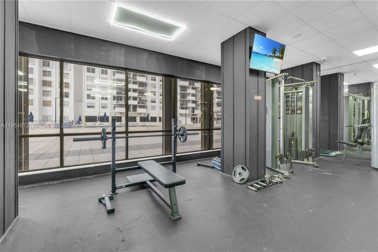 Commodore Plaza - Century #1414 image #32