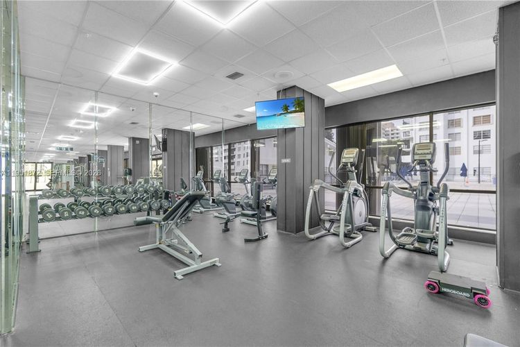 Commodore Plaza - Century #1414 image #33