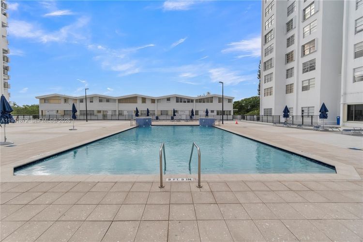 Commodore Plaza - Century #1414 image #36