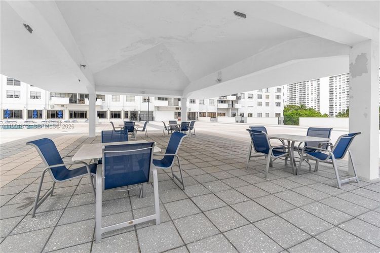 Commodore Plaza - Century #1414 image #37