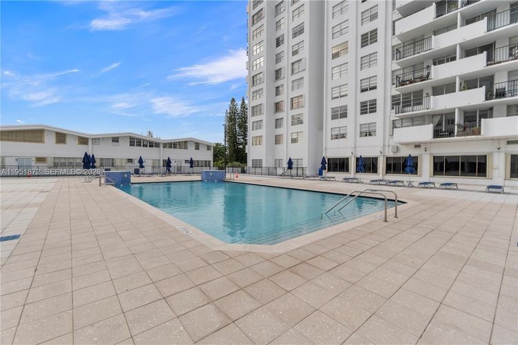 Commodore Plaza - Century #1414 image #38