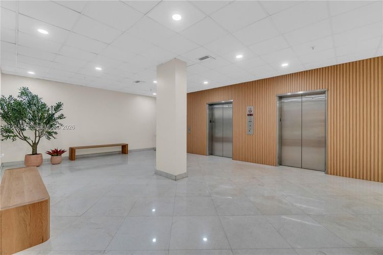 Commodore Plaza - Century #1414 image #39