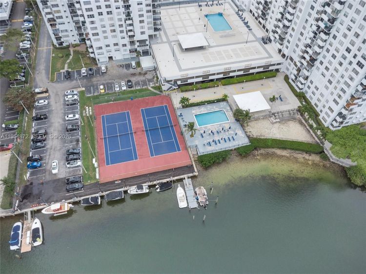 Commodore Plaza - Century #1414 image #41