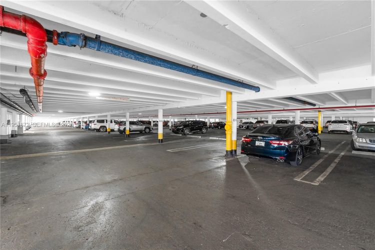 Commodore Plaza - Century #1414 image #42