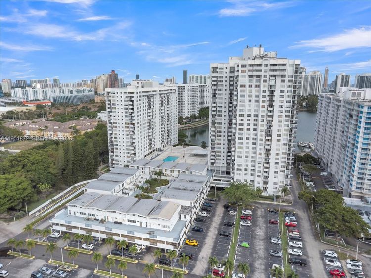 Commodore Plaza - Century #1414 image #49