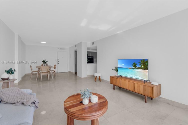 Commodore Plaza - Century #1414 image #7