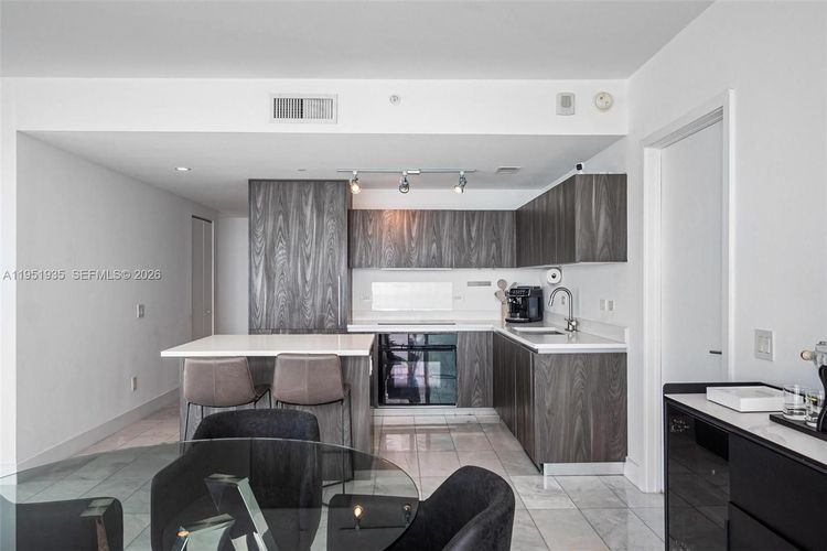 One Paraiso #1701 image #13