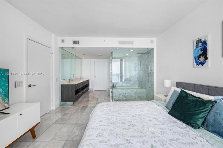 One Paraiso #1701 image #18