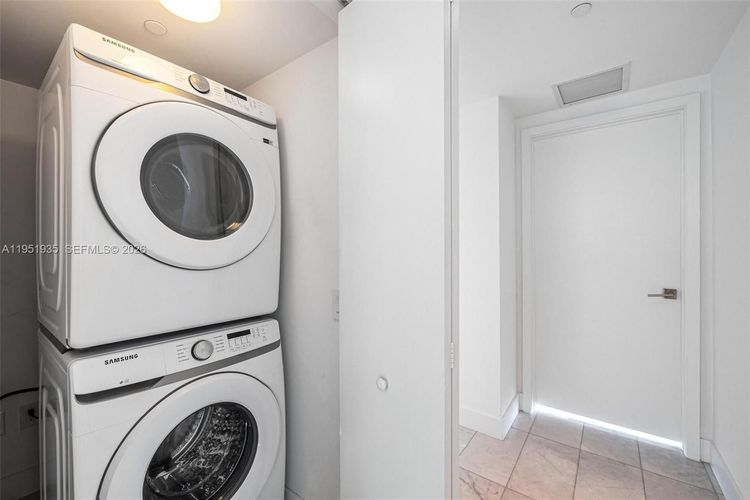 One Paraiso #1701 image #34