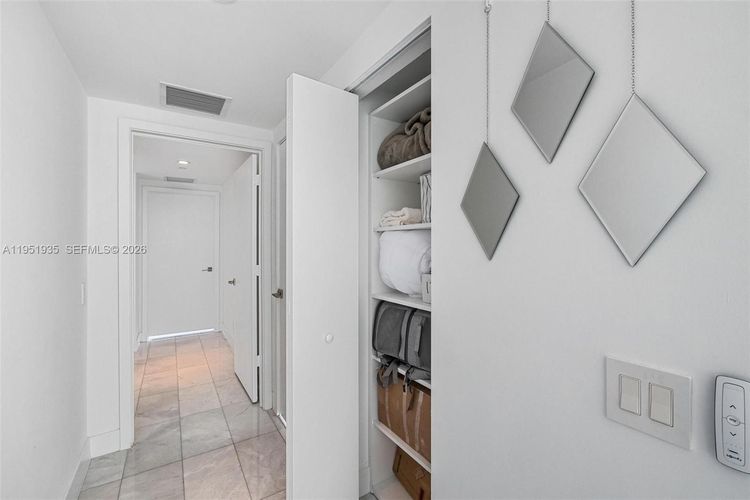 One Paraiso #1701 image #35