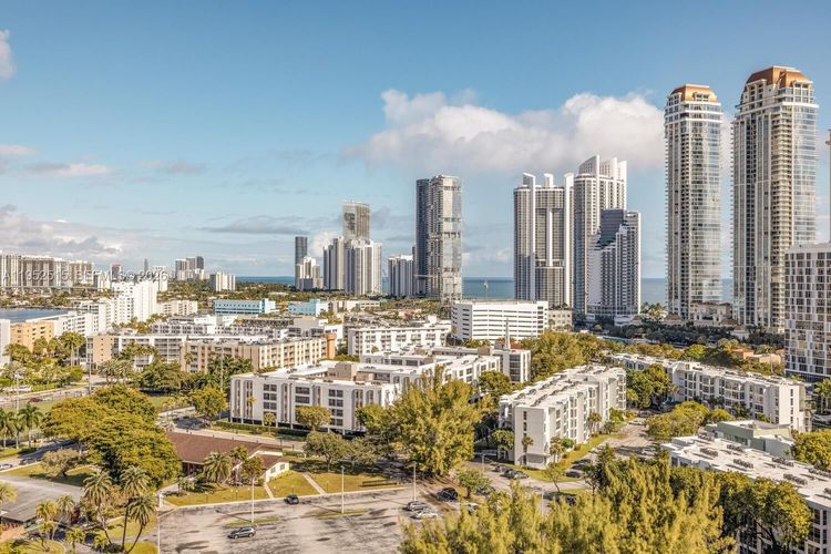 Winston Towers #2018 image #24