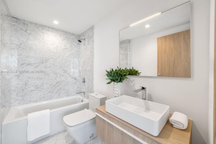 Onda Residences #701 image #19