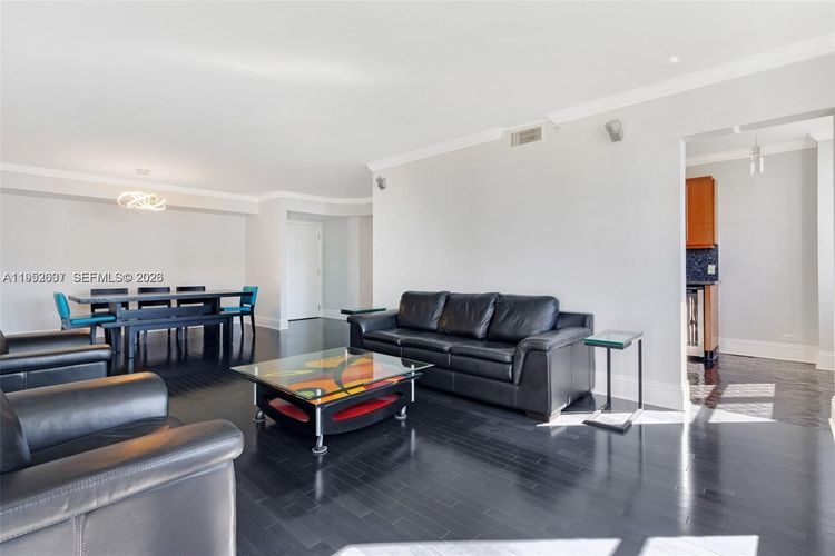 Courvoisier Courts #2103 image #14