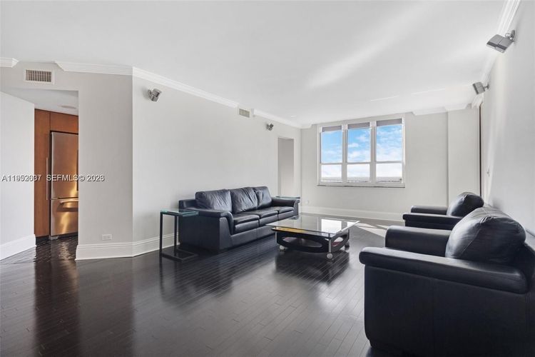 Courvoisier Courts #2103 image #15