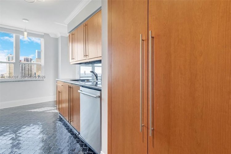 Courvoisier Courts #2103 image #8