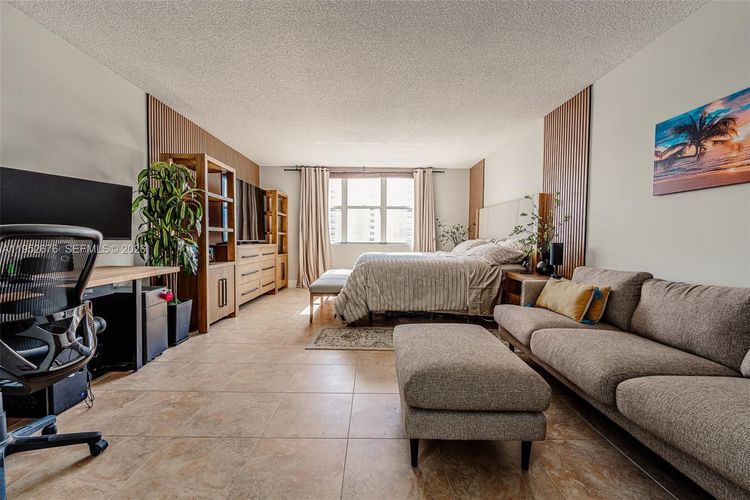 Cricket Club Miami #909 image #28