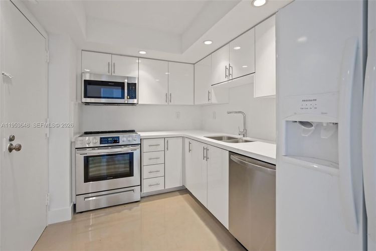 Brickell Bay Club #2710 image #8