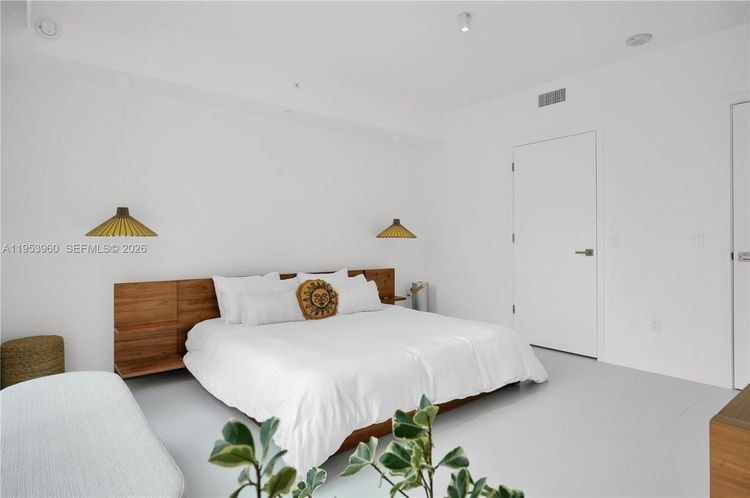 The Bond #1802 image #10