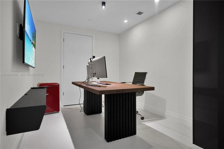 The Bond #1802 image #14