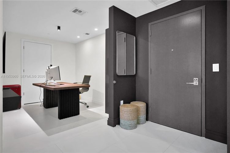 The Bond #1802 image #15