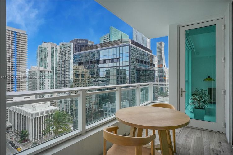 The Bond #1802 image #20