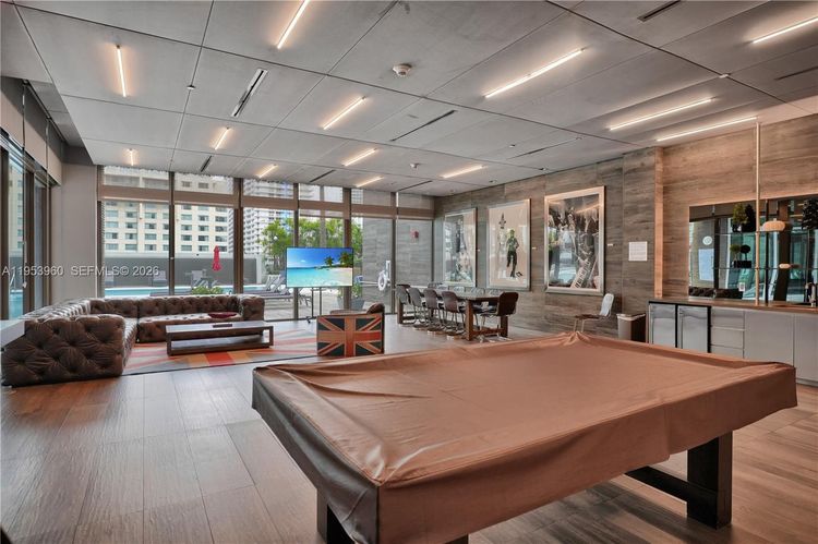 The Bond #1802 image #28