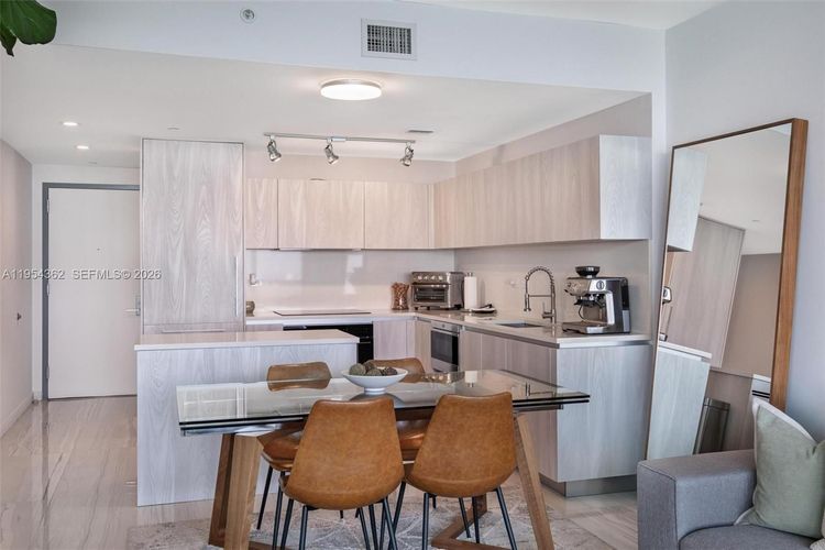 One Paraiso #3605 image #10