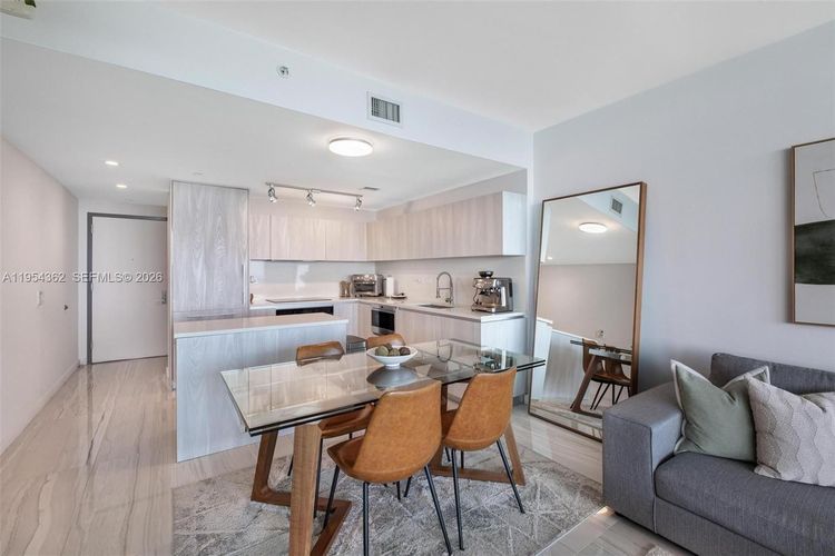 One Paraiso #3605 image #12