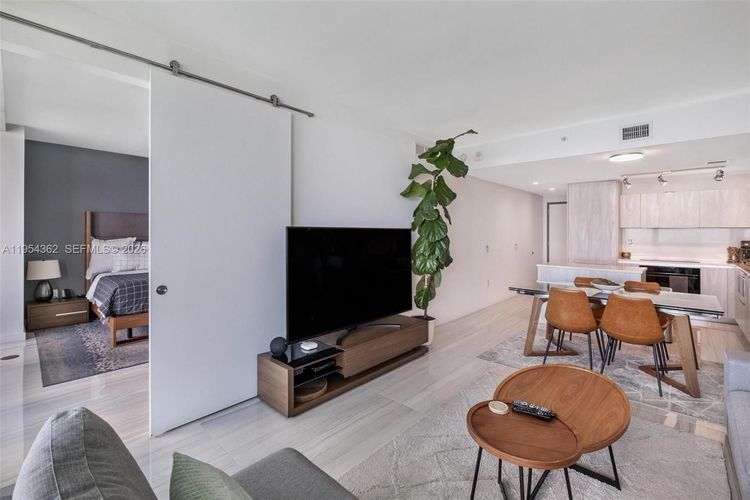 One Paraiso #3605 image #13