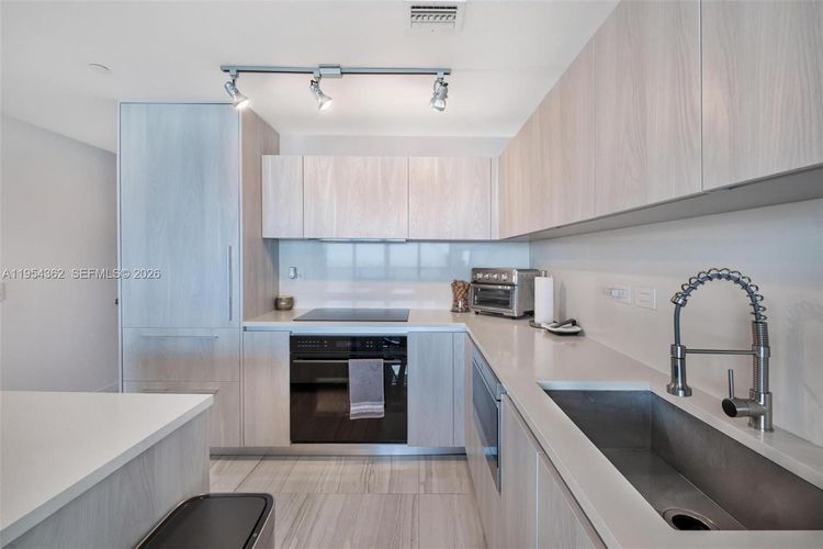 One Paraiso #3605 image #22