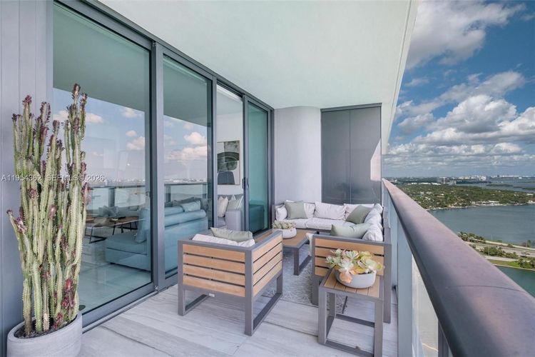 One Paraiso #3605 image #24