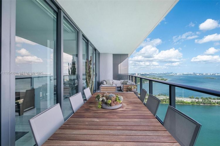 One Paraiso #3605 image #25