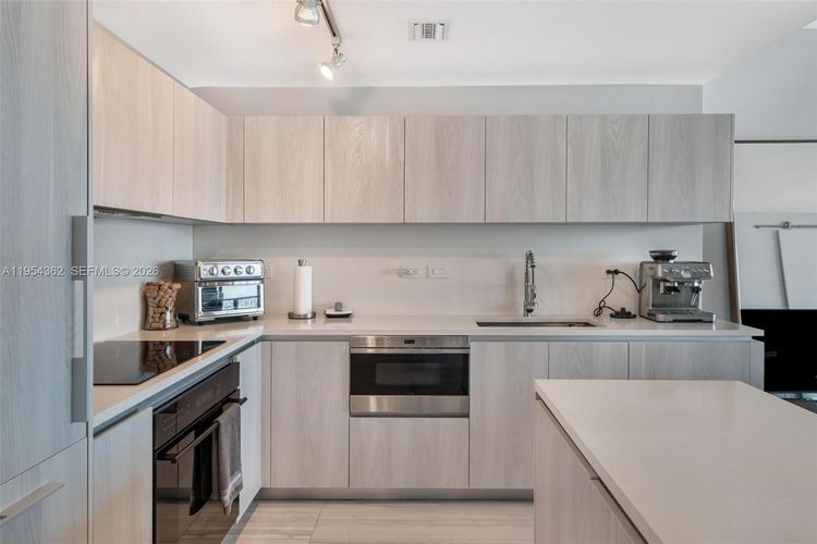 One Paraiso #3605 image #29