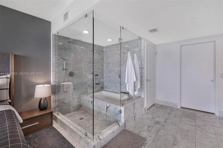 One Paraiso #3605 image #32