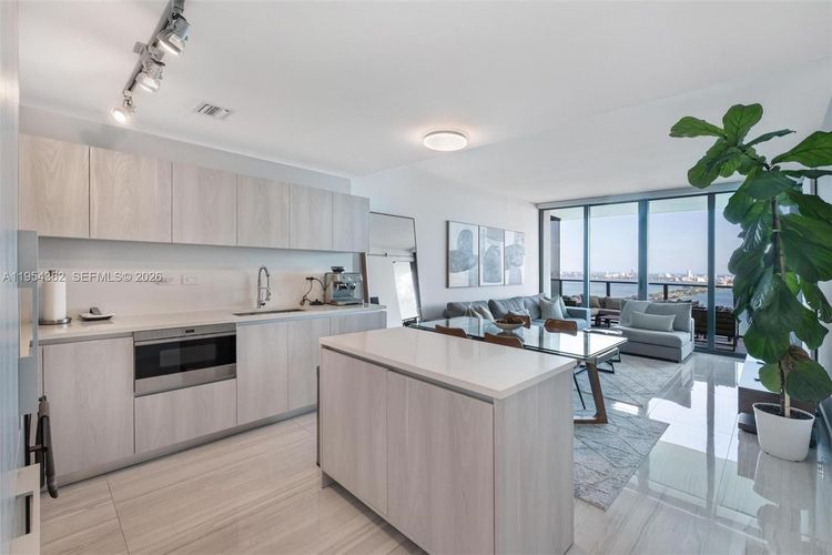 One Paraiso #3605 image #33