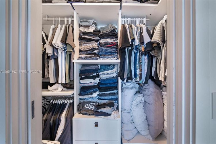 One Paraiso #3605 image #35