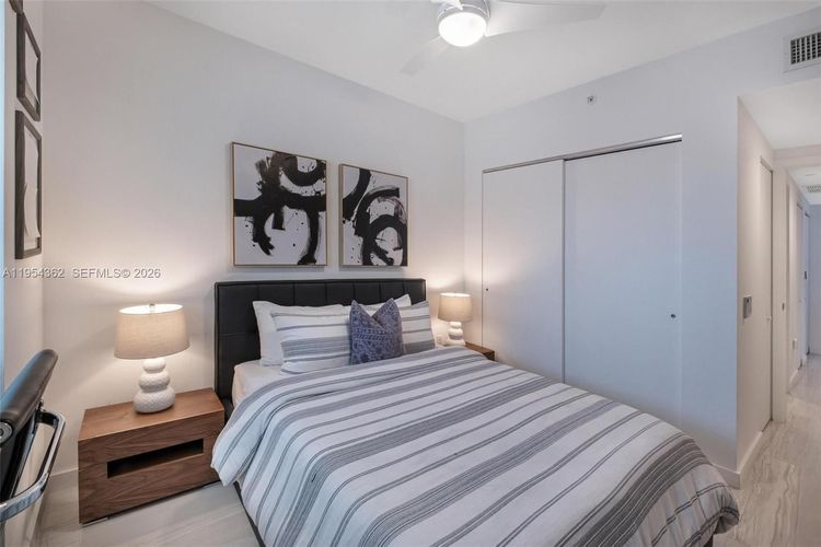 One Paraiso #3605 image #38