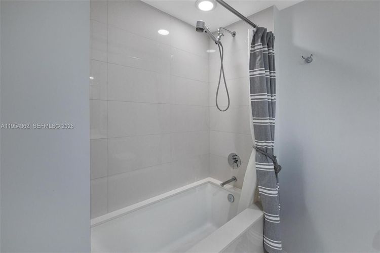 One Paraiso #3605 image #41