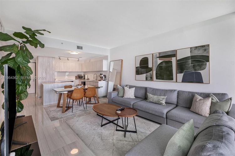 One Paraiso #3605 image #6