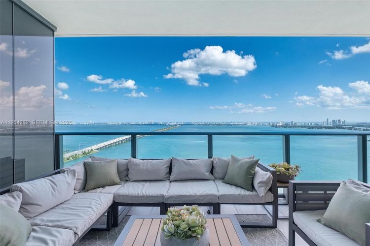 One Paraiso #3605 image #7