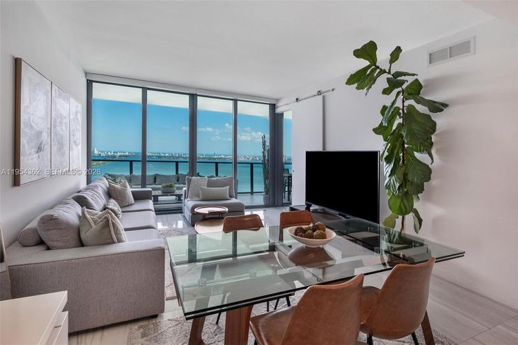 One Paraiso #3605 image #9