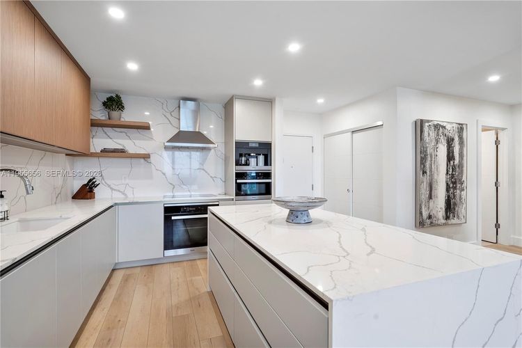 Roney Palace #1633 image #10