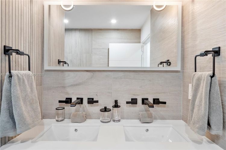 Roney Palace #1633 image #6