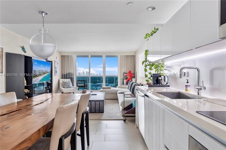 1 Hotel & Homes #1427 image #16