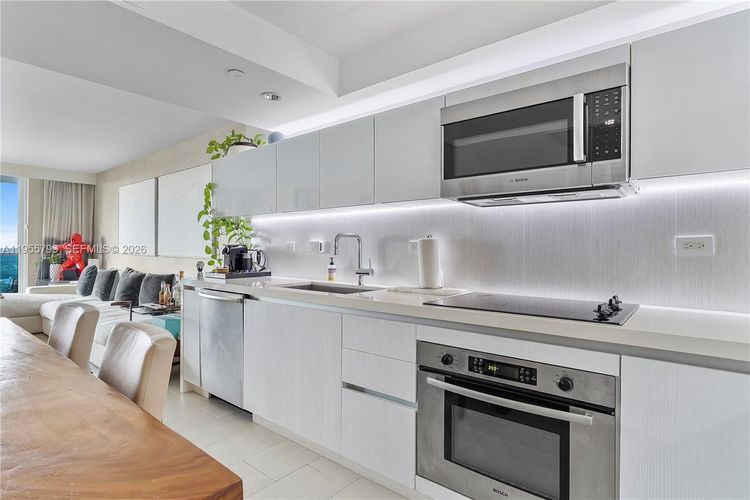 1 Hotel & Homes #1427 image #19