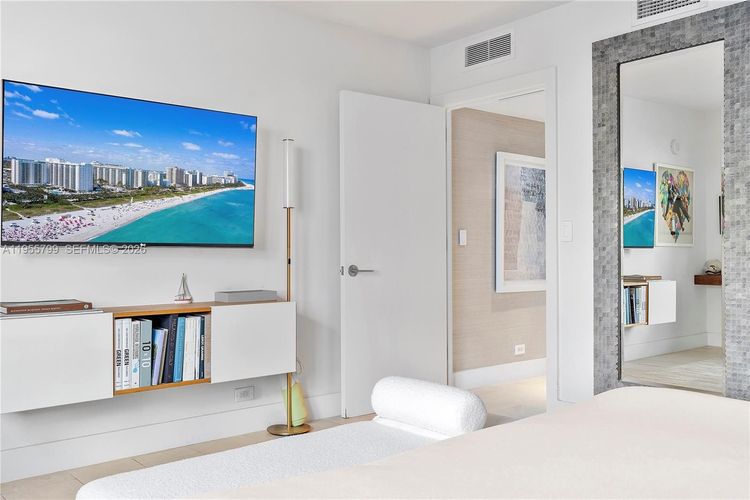 1 Hotel & Homes #1427 image #25