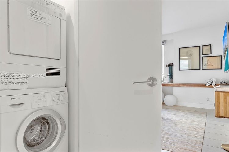 1 Hotel & Homes #1427 image #27