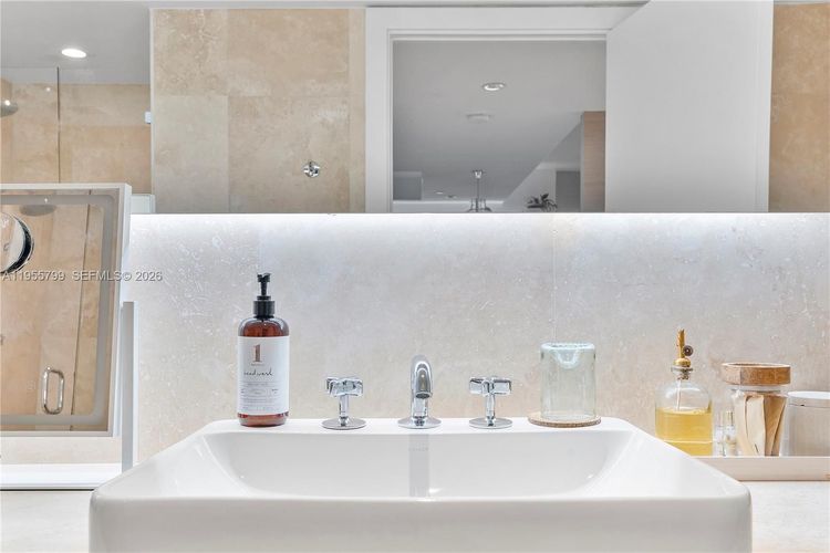 1 Hotel & Homes #1427 image #30